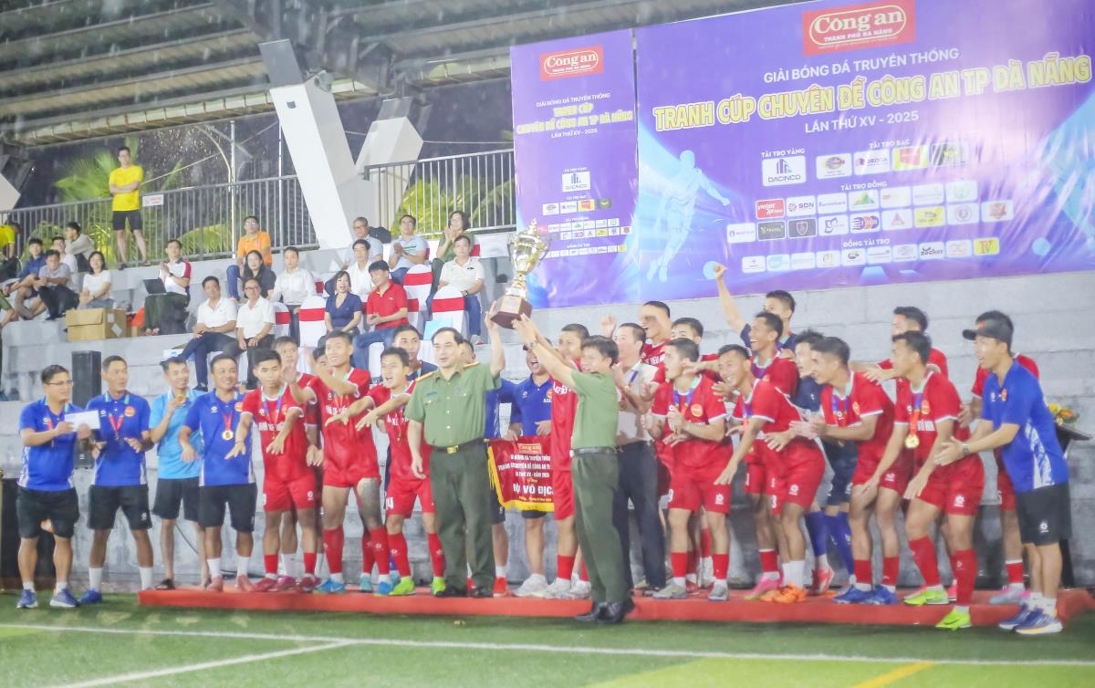 Các trận đấu của giải đều thu hút rất đông khán giả.