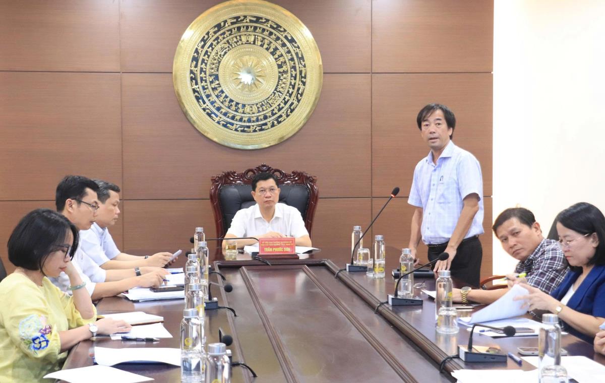 Phó chủ tịch Thường trực HĐND TP Trần Phước Sơn chủ trì làm việc với các đơn vị liên quan về dự án thoát nước trong khu vực sân bay Đà Nẵng.