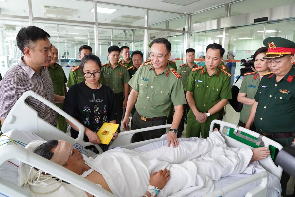 Hiện trường vụ 2 đối tượng lao xe tông trọng thương Đại úy Lê Đình Công đang bảo vệ buổi hợp luyện A80.