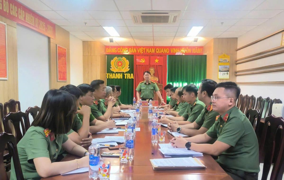 Thượng tá Huỳnh Tấn Mười- Chánh Thanh tra Công an TP Đà Nẵng phát biểu chỉ đạo hoạt động của Đoàn thanh tra.