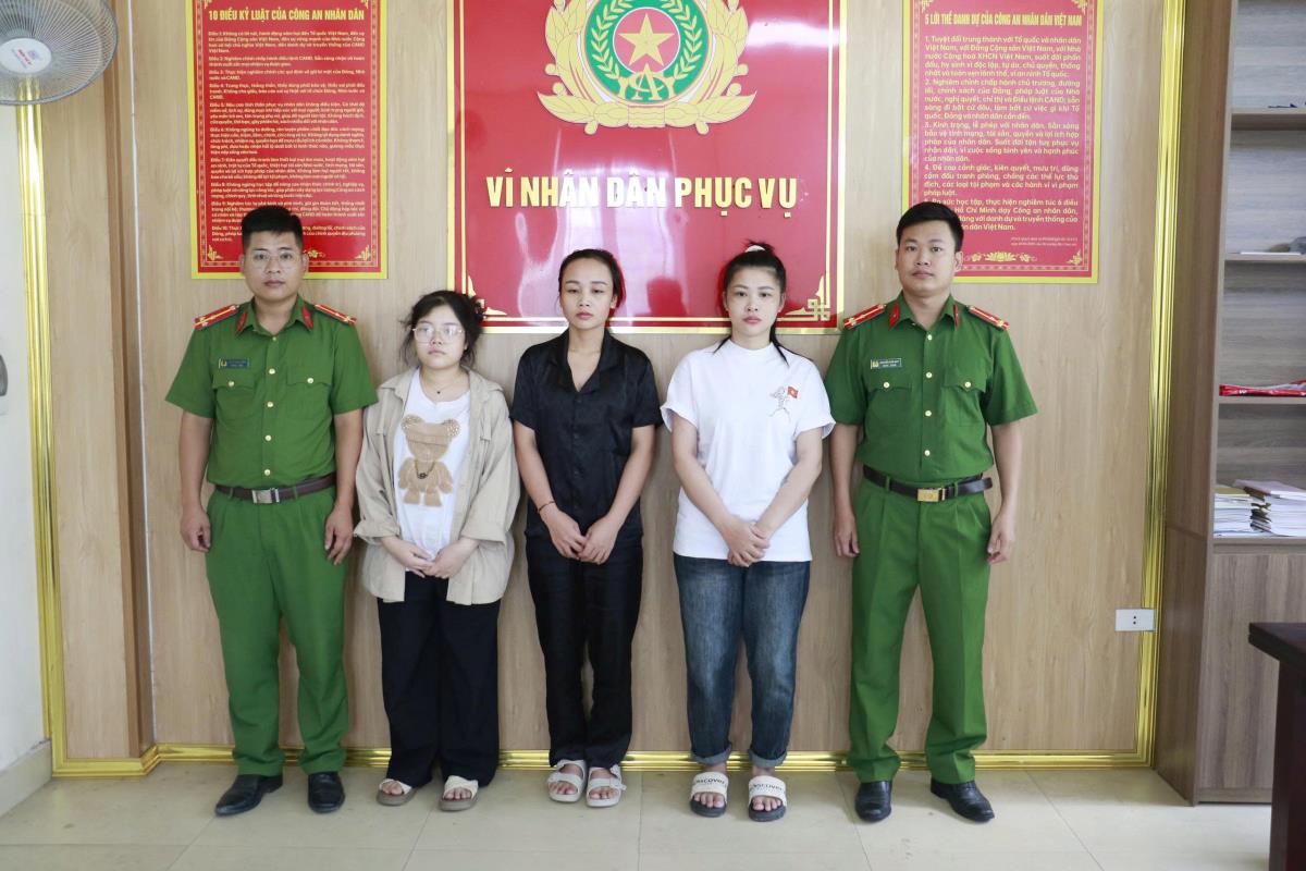 Cơ quan Công an lấy lời khai của đối tượng Vi Thị Lan.