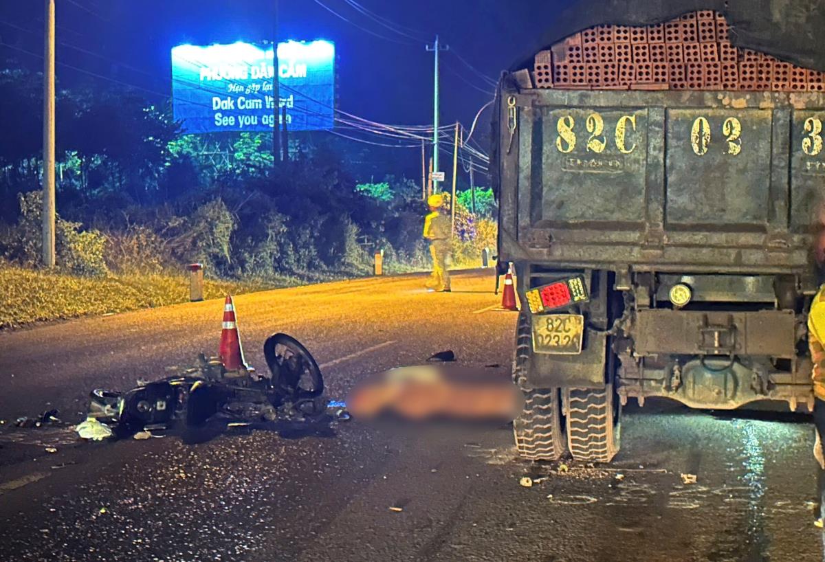 Hiện trường vụ TNGT tại địa bàn phường Trương Quang Trọng.