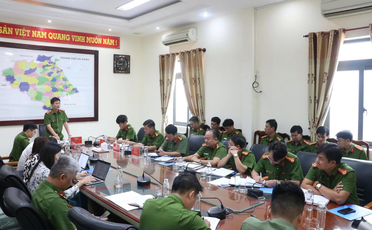 Trung tướng Nguyễn Tuấn Anh phát biểu tại buổi làm việc.