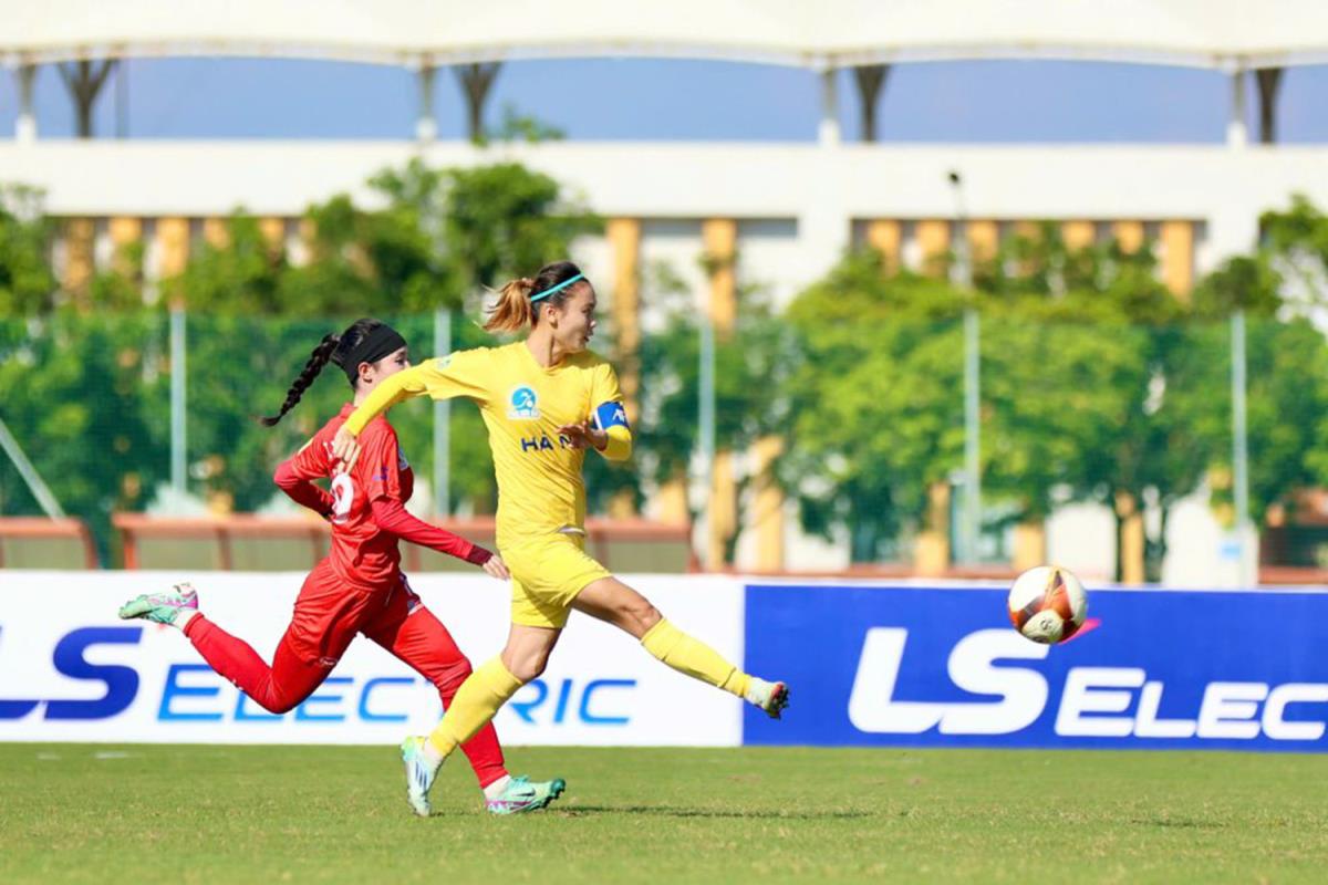 Trận Hà Nội (áo sáng) thắng Phong Phú Hà Nam: 1-0