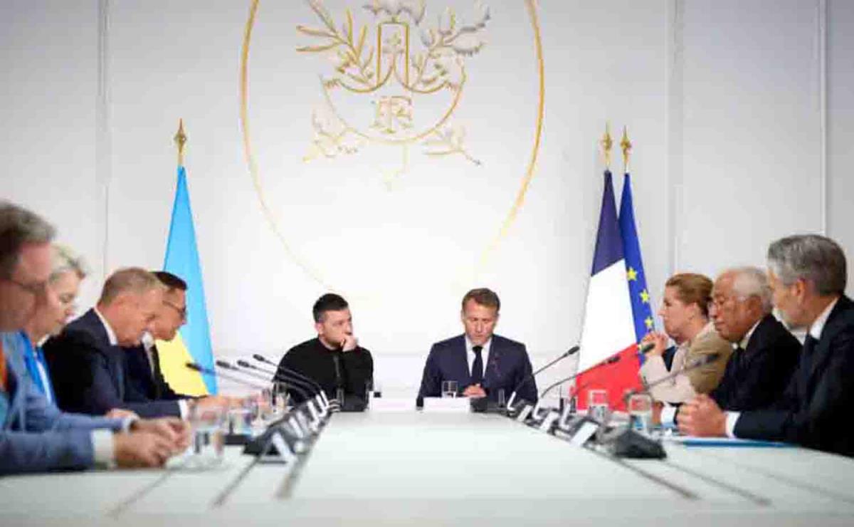 Tổng thống Pháp Emmanuel Macron, Tổng thống Ukraine Volodymyr Zelensky và lãnh đạo các nước thuộc "Liên minh Tự nguyện" tại hội nghị thượng đỉnh tại Paris ngày 4-9.