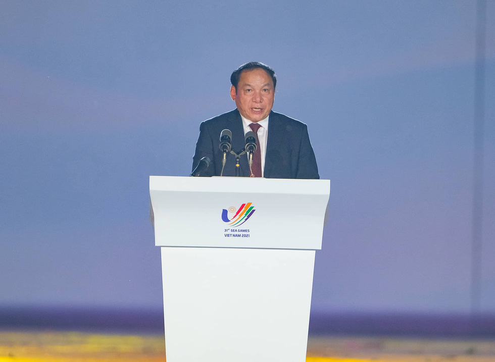 Bộ trưởng Bộ Văn hóa, Thể thao và Du lịch Nguyễn Văn Hùng phát biểu tại Lê khai mạc SEA Games 31 - Ảnh: NAM TRẦN