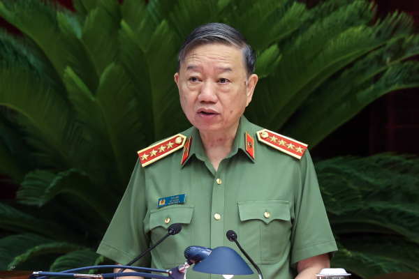 Bộ trưởng Tô Lâm trình bày báo cáo về nội dung và triển khai thực hiện Nghị quyết số 12.