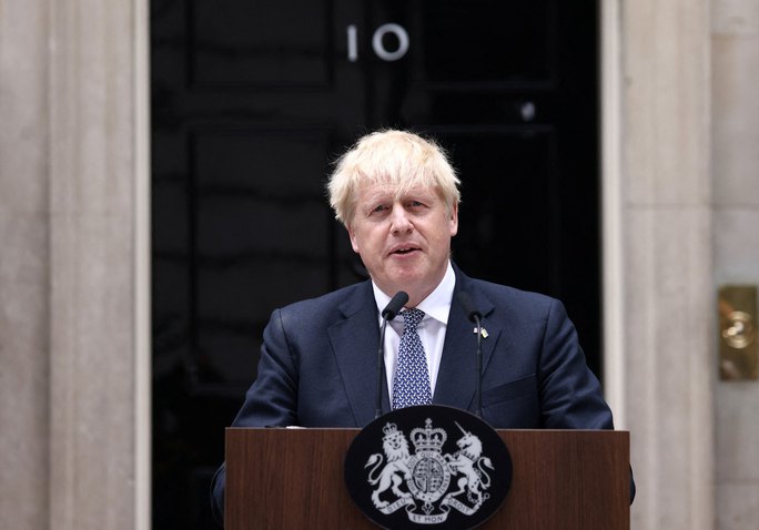 Ông Boris Johnson phát biểu trước Dinh Thủ tướng Anh ngày 7-7. Ảnh: REUTERS