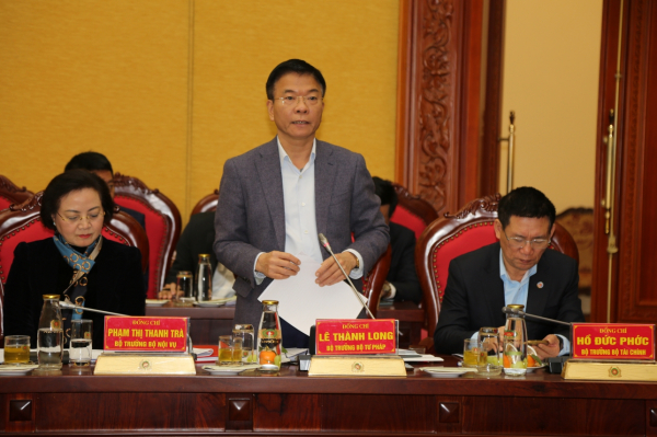  Bộ trưởng Bộ Tư pháp Lê Thành Long phát biểu tại buổi làm việc.