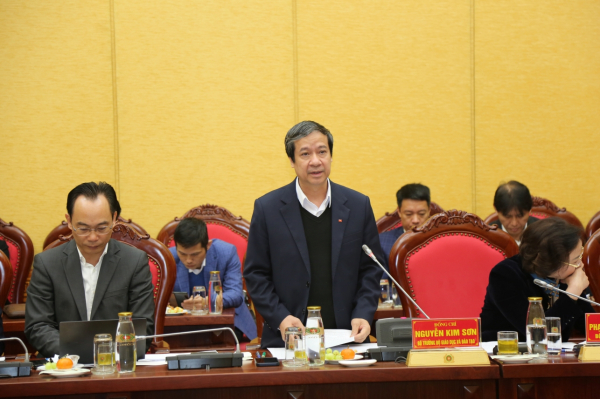  Bộ trưởng Bộ Giáo dục và Đào tạo Nguyễn Kim Sơn phát biểu tại buổi làm việc.
