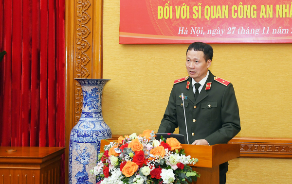 Thiếu tướng Vũ Hồng Văn phát biểu đáp từ tại buổi lễ.