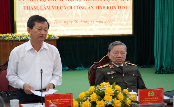 Bí thư Tỉnh uỷ, Chủ tịch HĐND tỉnh Kon Tum Dương Văn Trang phát biểu tại buổi làm việc.