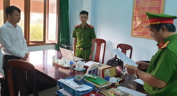 Công bố quyết định khởi tố biị can và lệnh bắt tạm giam Phan Trung Hiếu - Phó Tổng Giám đốc Công ty TNHH đăng kiểm Bách Việt.