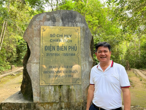 Ông Hoàng Duy Hùng thăm di tích lịch sử Điện Biên Phủ 