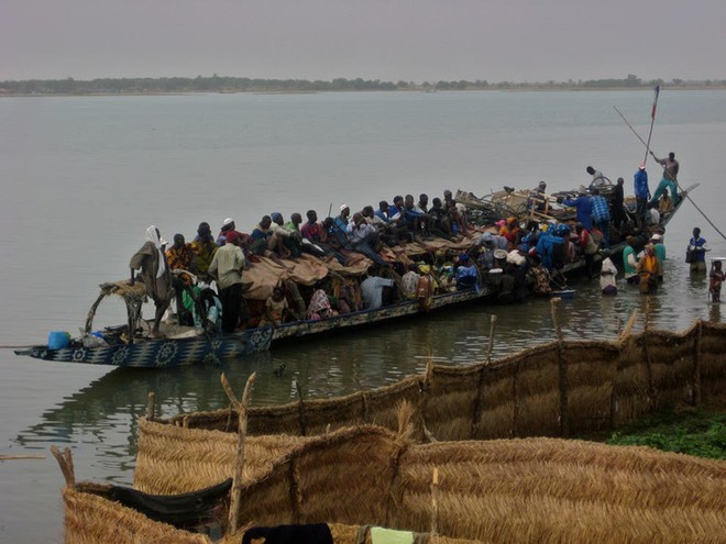 Chở quá tải là nguyên nhân chính của các vụ chìm thuyền trên sông Niger