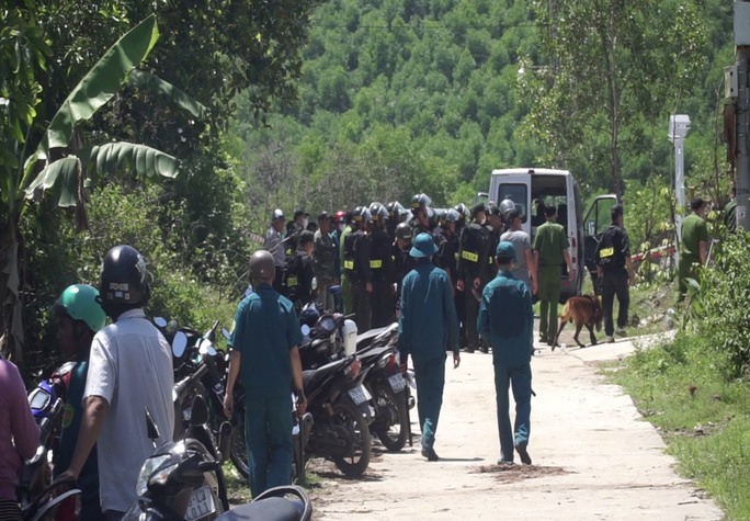 Nhiều lực lượng đến khu vực núi Hòn Dữ (xã Diên Xuân) truy tìm nghi phạm