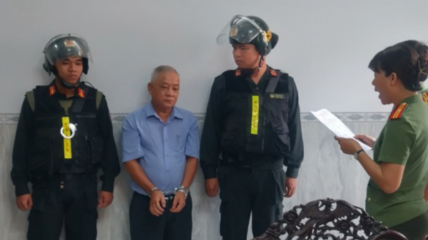 Công an bắt giam ông Phan Văn Thanh.