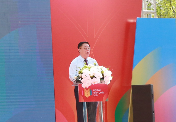 Đồng chí Nguyễn Trọng Nghĩa, Trưởng Ban Tuyên giáo Trung ương, phát biểu tại lễ bế mạc Hội báo.
