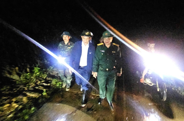 Chủ tịch UBND tỉnh Lâm Đồng tới hiện trường chỉ đạo công tác ứng phó.