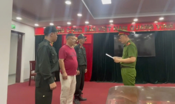 Cơ quan điều tra lấy lời khai đối tượng Nguyễn Đức Hinh, Điều dưỡng trưởng Khoa Điều trị bắt buộc nữ.