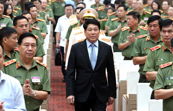 Hội nghị vinh dự đón Chủ tịch nước Lương Cường dự và chỉ đạo hội nghị.