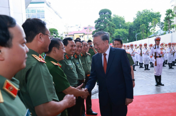 Tổng Bí thư Tô Lâm với các đồng chí lãnh đạo Bộ Công an dự Lễ Khánh thành Trụ sở Bộ Công an, số 96 Nguyễn Du, Hà Nội.