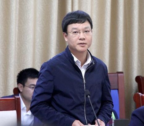 Giám đốc Sở Y tế Dương Đình Chỉnh trả lời thắc mắc của đại biểu.