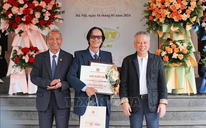 Giải xuất sắc thuộc về tác phẩm "Lễ hội Khmer ở Cà Mau" của tác giả Lại Lâm Tùng.