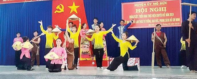 Biểu diễn bài Chòi trong dịp lễ hội ở Quảng Ngãi.