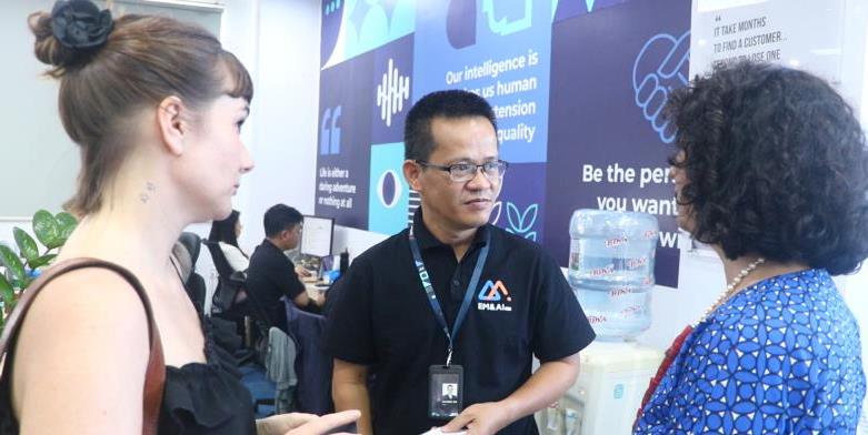 Các doanh nghiệp nước ngoài trao đổi, tìm hiểu về các startup nổi bật trong hệ sinh thái khởi nghiệp đổi mới sáng tạo tại Đà Nẵng.
