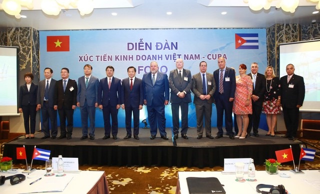 Thủ tướng nước Cộng hòa Cuba Manuel Marreno Cruz, Phó Thủ tướng Lê Minh Khái cùng các đại biểu dự "Diễn đàn Xúc tiến Kinh doanh Việt Nam – Cuba".