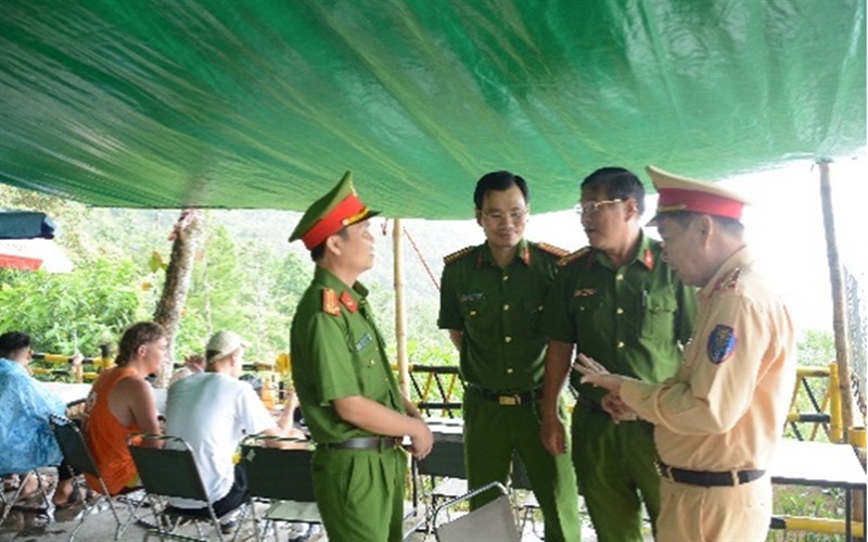 Lãnh đạo Công an TP Đà Nẵng chỉ đạo công tác đảm bảo TTATGT tại tuyến đường đèo Hải Vân.