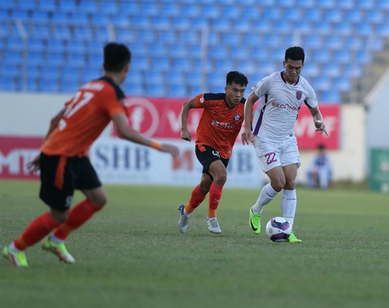 SHB Đà Nẵng gây thất vọng nhất vòng 18 với trận thua 0-4 trước B. Bình Dương ngay trên sân nhà.