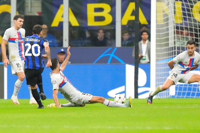 Để đề phòng bất trắc, lượt về trên sân nhà, Barcelona (áo sáng) phải thắng Inter Milan 2 bàn cách biệt.