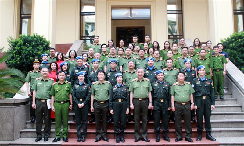 Bộ trưởng Tô Lâm và các đại biểu dự buổi lễ.