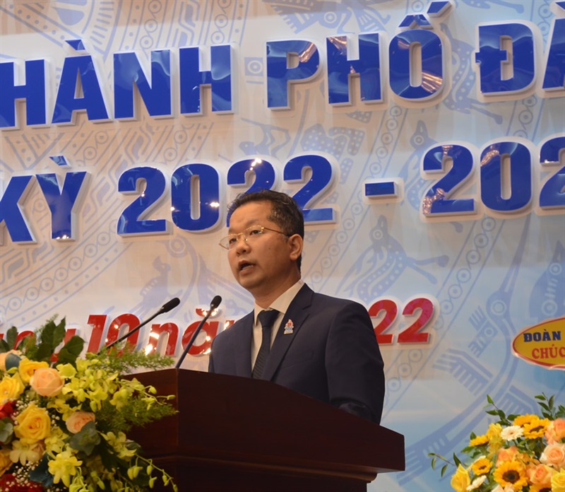 Lãnh đạo thành phố và lãnh đạo Trung ương Đoàn tặng hoa chúc mừng 41 thành viên được bầu vào
			Ban Chấp hành Đoàn TNCS Hồ Chí Minh thành phố khóa XIX, nhiệm kỳ 2022-2027.