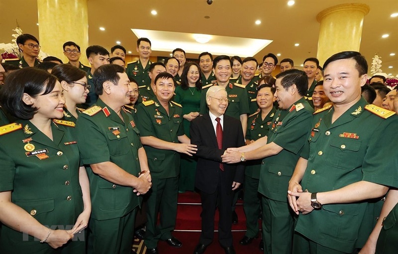 Tổng Bí thư Nguyễn Phú Trọng, Bí thư Quân ủy Trung ương với các đại biểu Đại hội Đoàn Thanh niên Cộng sản Hồ Chí Minh Quân đội lần thứ X.