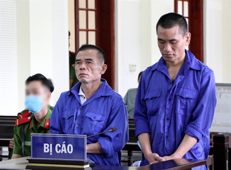 Hai bị cáo Phan Trọng Sơn và Nguyễn Tất Thạch phải trả giá cho hành vi của mình.