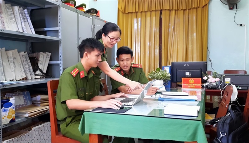 Công an huyện Mộ Đức (Quảng Ngãi) tổng hợp, theo dõi thông tin người dân cung cấp qua mạng xã hội.