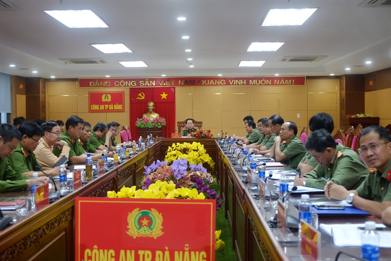 Đại tá Trần Đình Liên chủ trì hội nghị tại điểm cầu Công an Đà Nẵng.