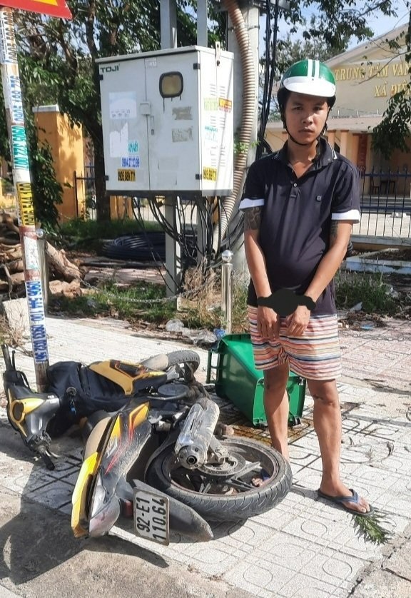 Nguyễn Văn Duy bị bắt giữ cùng chiếc mô-tô vừa trộm cắp.