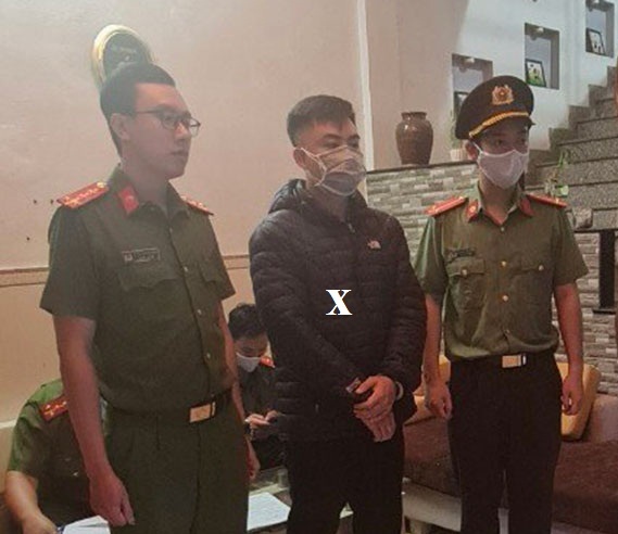 Cơ quan Công an bắt giữ đối tượng Nguyễn Xuân Minh Tuấn (x).