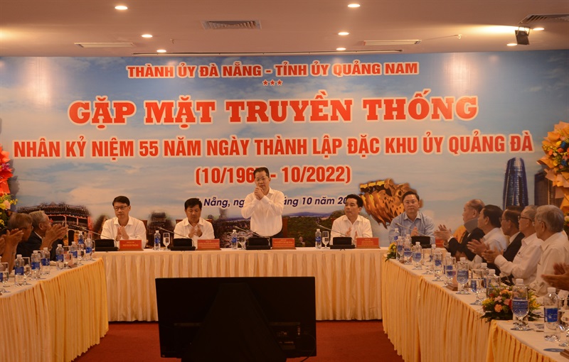 Bí thư Thành ủy Nguyễn Văn Quảng thăm gia đình ông Hồ Nghinh.