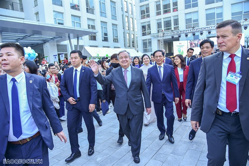Chiều 22-10, Tổng thư ký Liên hợp quốc Antonio Guterrez đã thăm và trao đổi với thanh niên, sinh viên Việt Nam tại Học viện Ngoại giao, một trong những hoạt động cuối cùng của ông trong khuôn khổ chuyến thăm chính thức Việt Nam từ ngày 21 đến 22-10-2022.