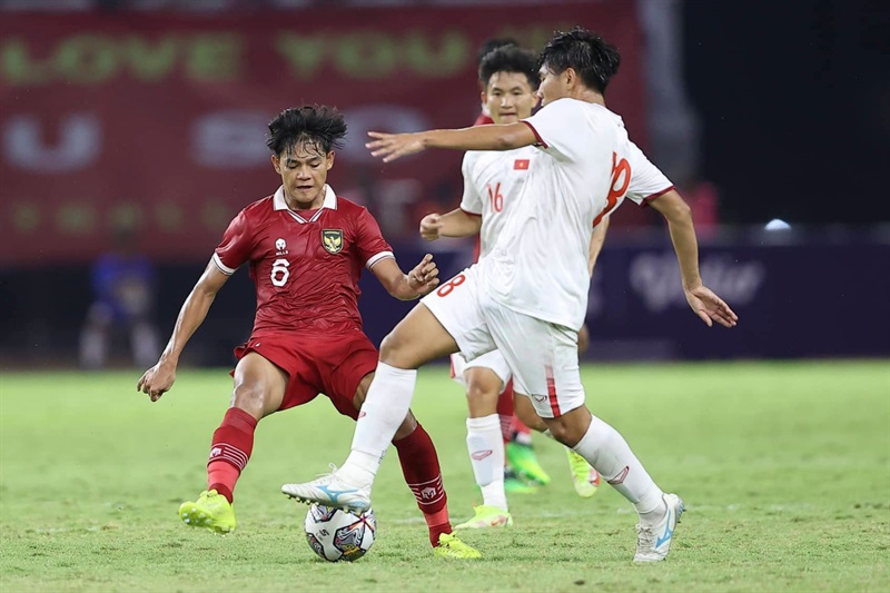 U20 Việt Nam (áo trắng) có thể phải đối đầu với những đối thủ mạnh tại VCK U20 châu Á 2023.