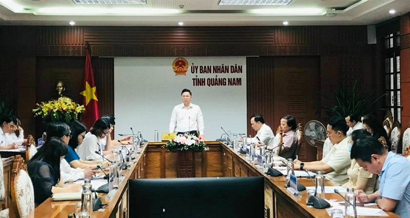Ông Lê Trí Thanh - Chủ tịch UBND tỉnh Quảng Nam phát biểu tại cuộc họp.