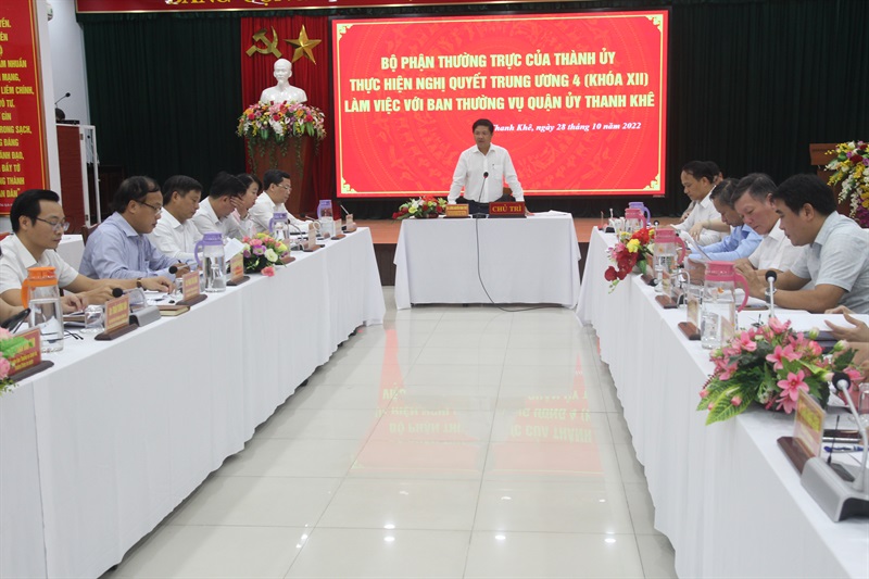 Phó Bí thư Thường trực Thành ủy Lương Nguyễn Minh Triết phát biểu kết luận buổi làm việc.