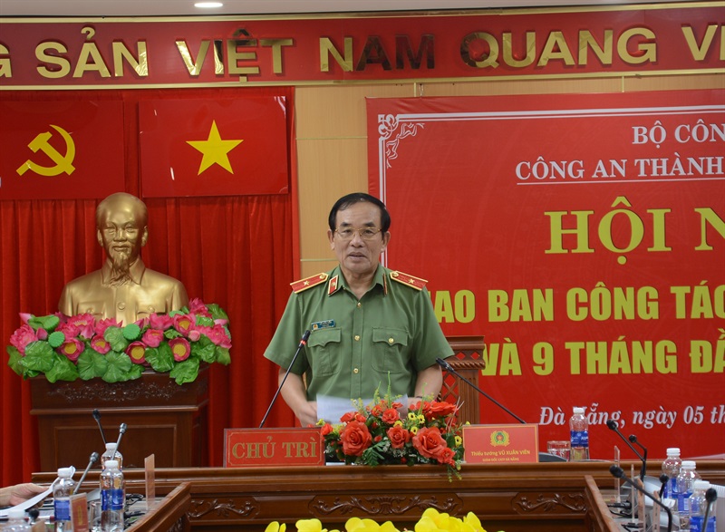 Thiếu tướng Vũ Xuân Viên phát biểu tại hội nghị
