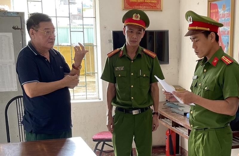 Cơ quan Cảnh sát Điều tra đọc lệnh bắt giam Phạm Văn Hải.