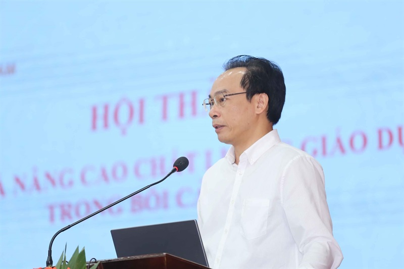 Thứ trưởng Bộ GD-ĐT Hoàng Minh Sơn phát biểu tại hội thảo.